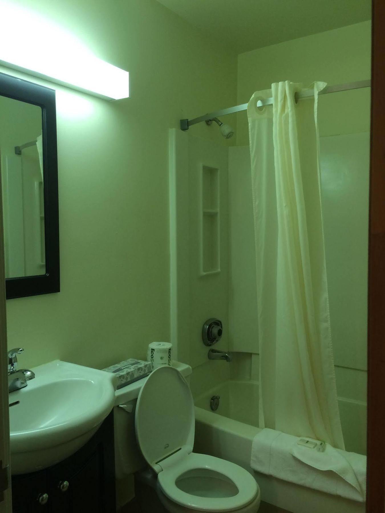 Canadian Motor Hotel Sault Ste. Marie Bagian luar foto